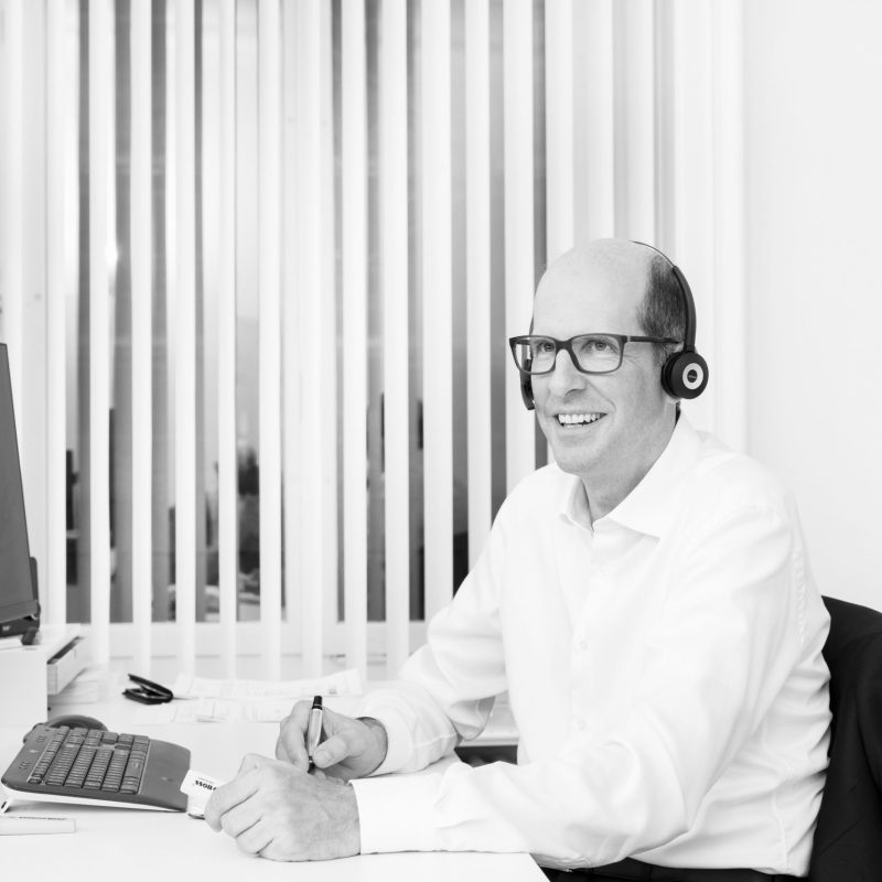Berater von Velaw im Gespräch – Compliance Outsourcing professionell betreut